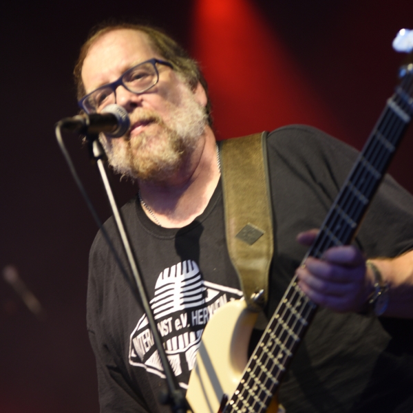 Tom Bass Back Vocals